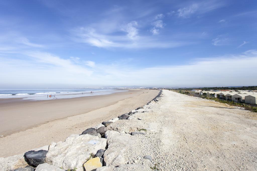 Lisbon Waves Surf Lodge Almada Extérieur photo