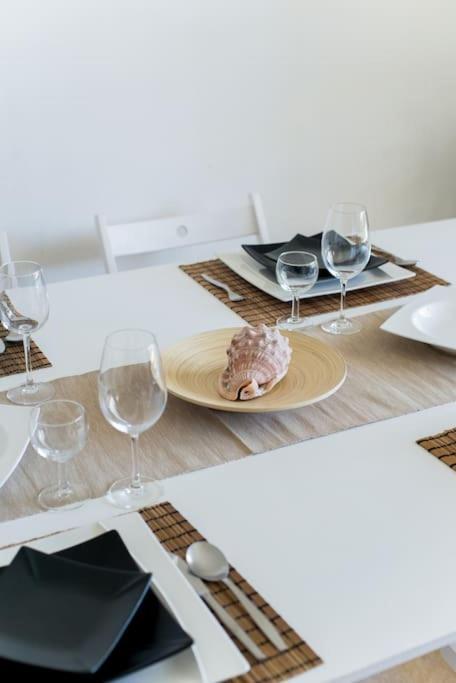 Lisbon Waves Surf Lodge Almada Extérieur photo