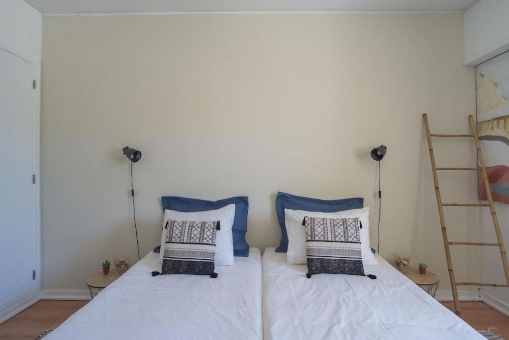 Lisbon Waves Surf Lodge Almada Extérieur photo